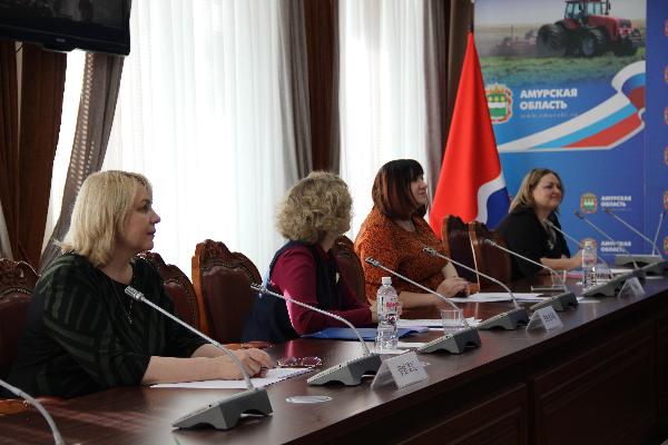 История России в лаковой миниатюре и уникальные фотографии народов севера XIX века. В Амурском областном краеведческом музее рассказали какую программу представят на Российско-китайской ярмарке культуры и искусства