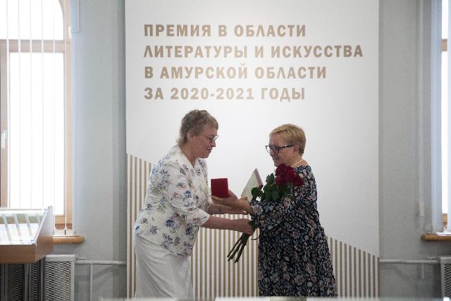 В День России в областном краеведческом музее состоялась церемония награждения лауреатов и номинантов премии в области литературы и искусства по итогам 2020 – 2021 годов