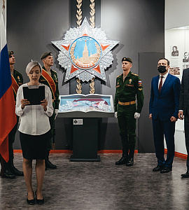 Капсулу с землёй с мест последних боёв амурчан, погибших при освобождении Крымского полуострова, передали музею