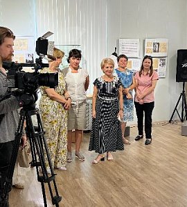 В Амурском областном краеведческом музее торжественно открылась выставка «Наряд невесты – 100 лет истории»