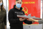 Миниатюра для заголовка записи: Общественная организация «Федерация парусного спорта г.Благовещенска» передала модель бронекатера проекта 1124 в фонды музея