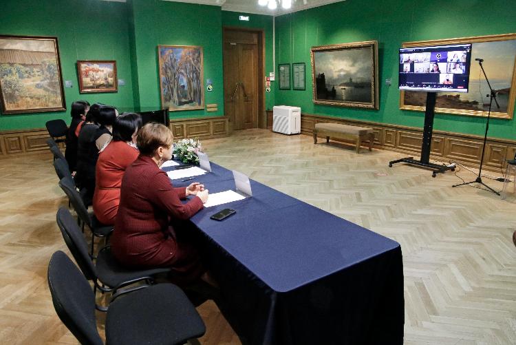 Директор областного краеведческого музея приняла участие в заседании Координационного совета художественных музеев Дальнего Востока