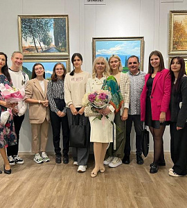 11 сентября  в рамках XXI Открытого Российского фестиваля кино и театра &laquo;Амурская осень&raquo; открылась выставка &laquo;Живопись А.Тихомирова. Цветы для любимой женщины&raquo;, посвященная 5-летию Музея - мастерской народного художника России А. Тихомирова