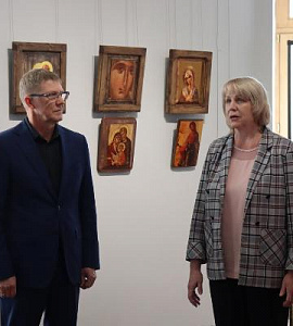 «Зримые свидетели мира невидимого». В Амурском областном музее открылась персональная выставка Сергея Левицкого 