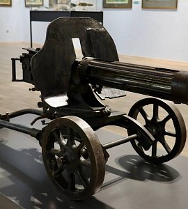 В Амурском областном музее открылась выставка «Наши пики – те же кисти, или Русские не сдаются!»