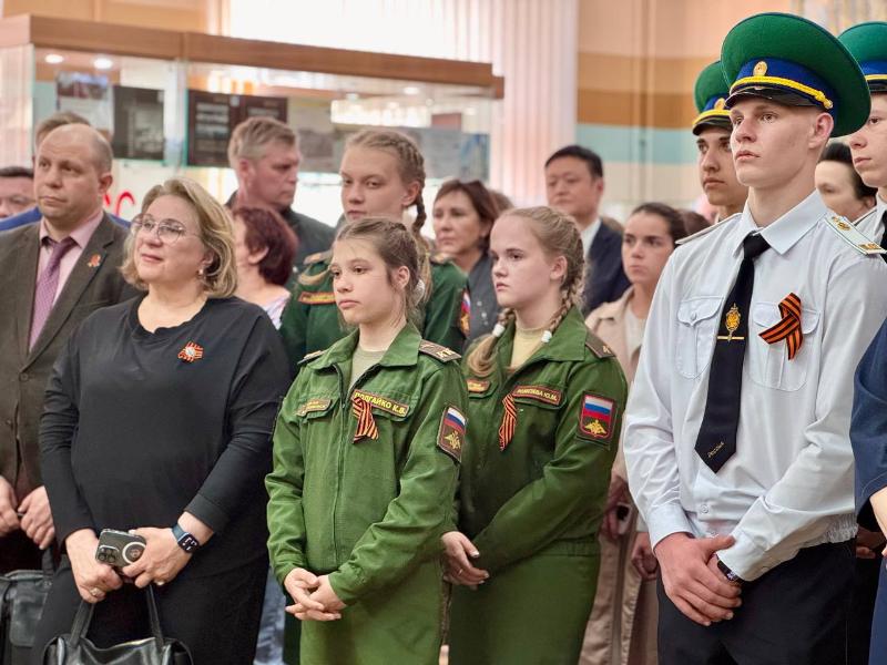 «Фронтовой альбом». В областном краеведческом музее в рамках Года защитника Отечества открылась выставка, на которой представлены графические и акварельные рисунки участника специальной военной операции Ильи Владимировича Бурчёнкова