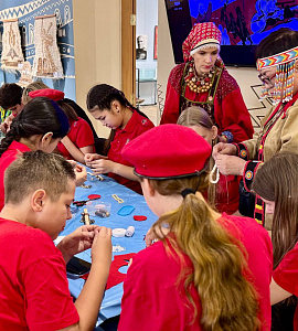 В Амурском областном краеведческом музее состоялось торжественное открытие выставки &laquo;Победа в наших сердцах&raquo; и круглый стол на тему &laquo;Вклад народов страны в Победу в Великой Отечественной войне&raquo;