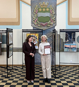 В Амурском областном краеведческом открылась художественная  выставка «Палитра юности»