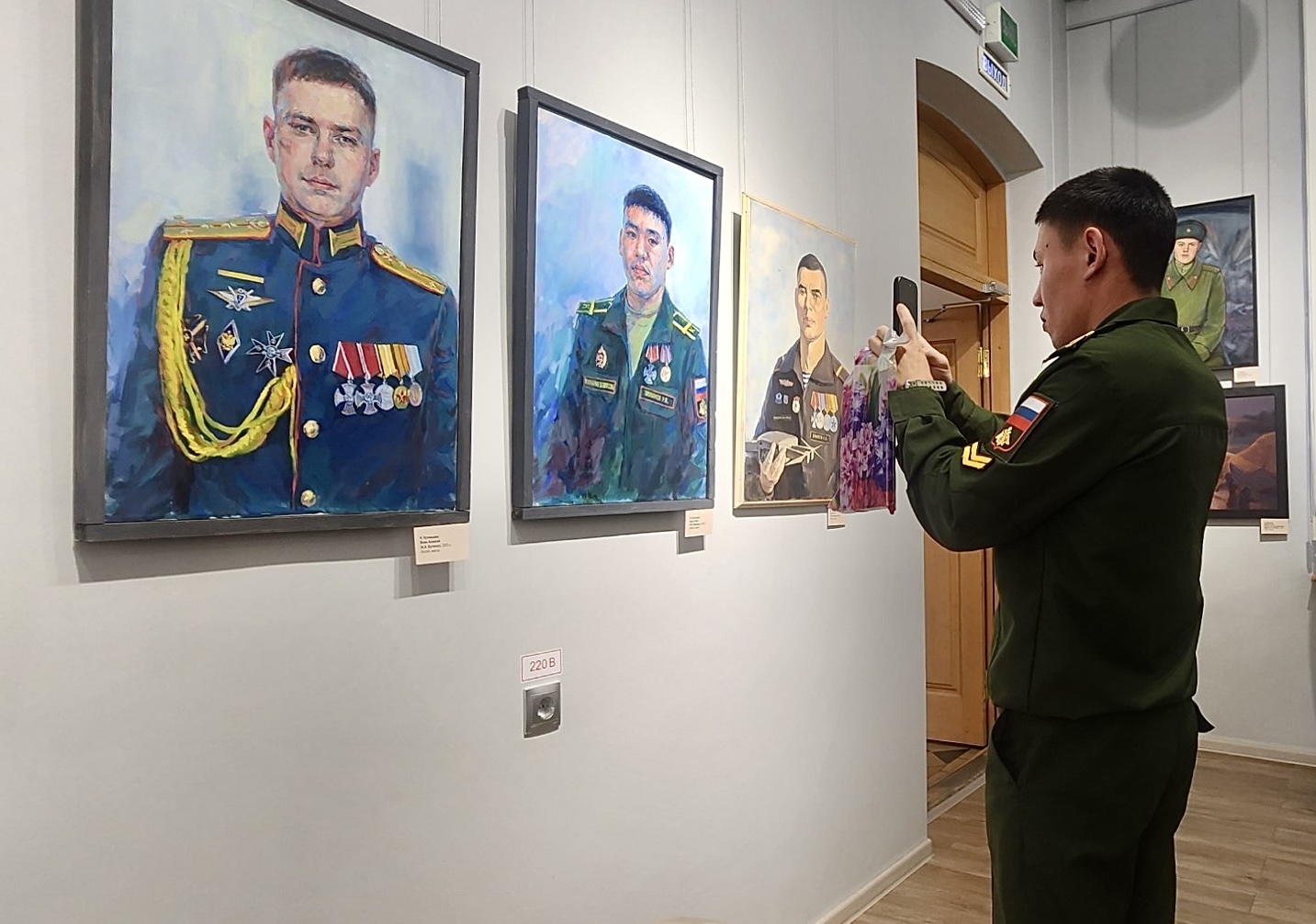 В Амурском областном краеведческом музее торжественно открылась художественная выставка «Воинство небесное и земное».